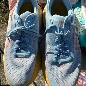 Women Hoka like new